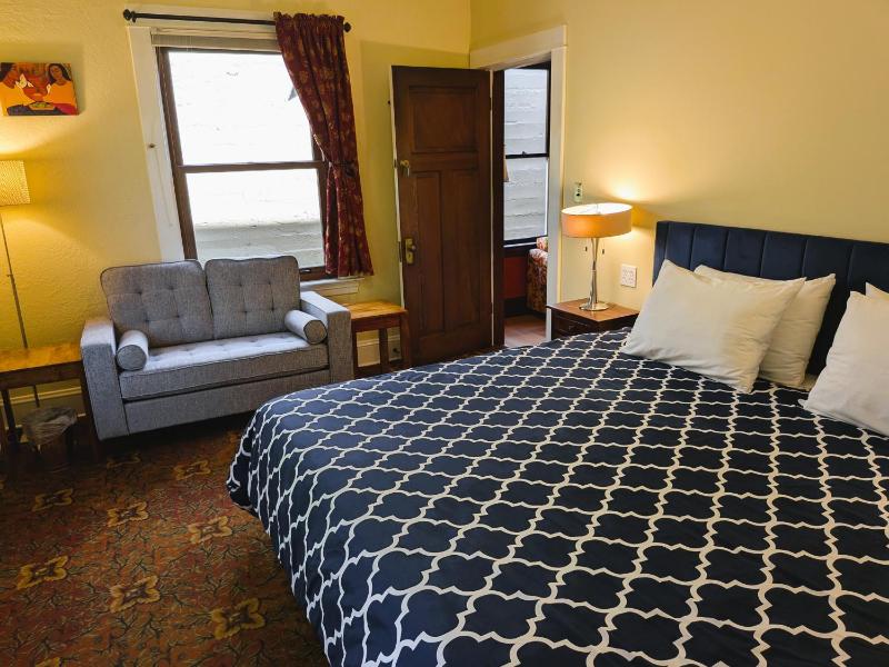 King Room image 4