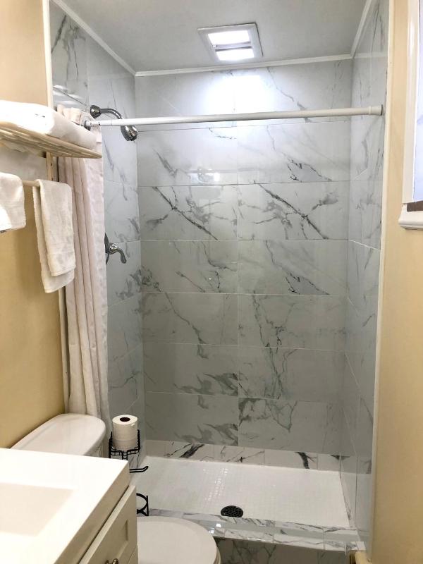 Queen Room image 4