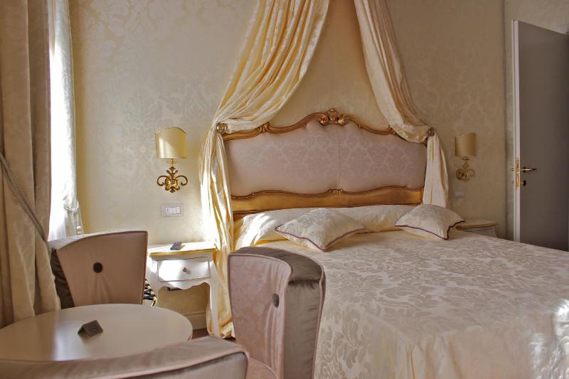 Comfort Triple Room with Shower image 3