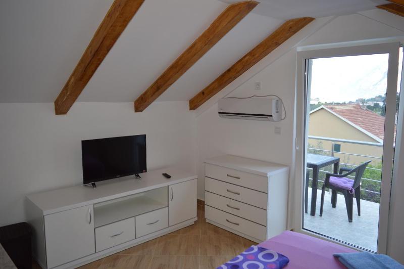 Studio with Balcony and Sea View image 4