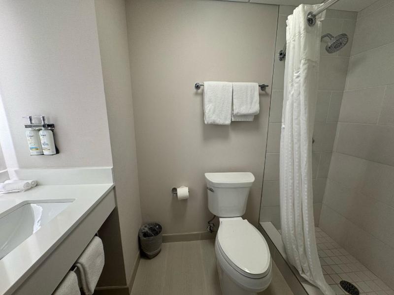 Standard Queen Room image 2