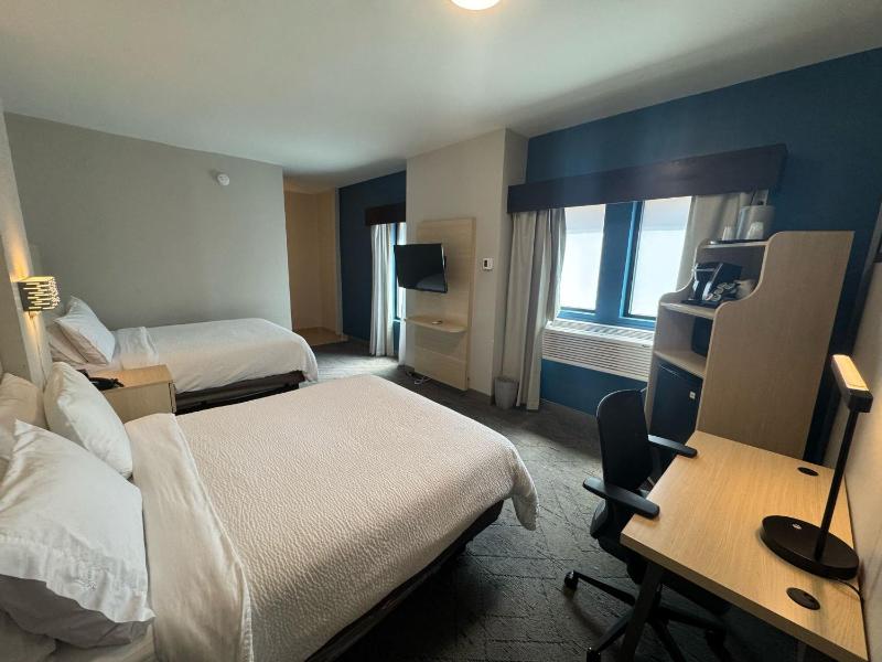 Suite with Two Queen Beds image 3