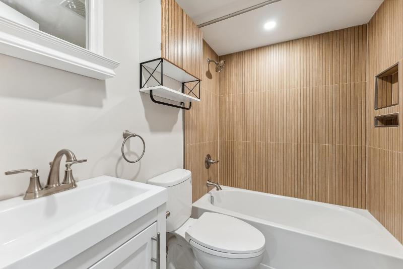 Deluxe Double Room with Balcony image 2