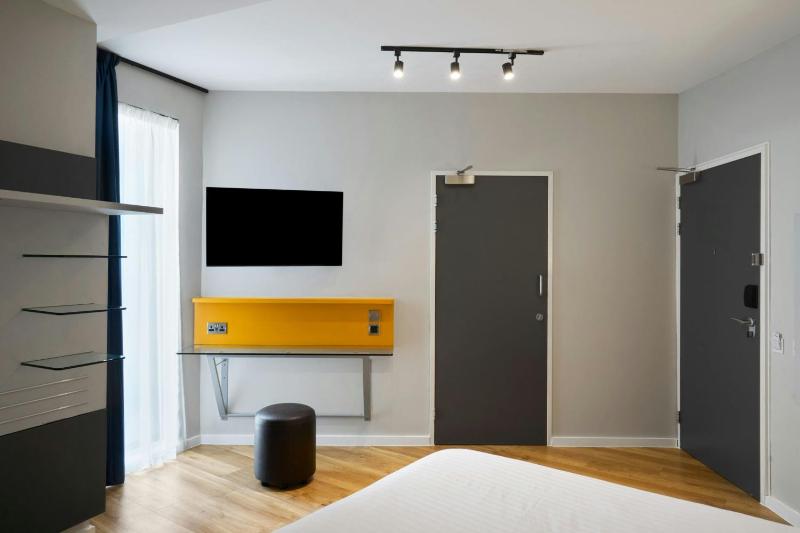 Standard Double Room image 4