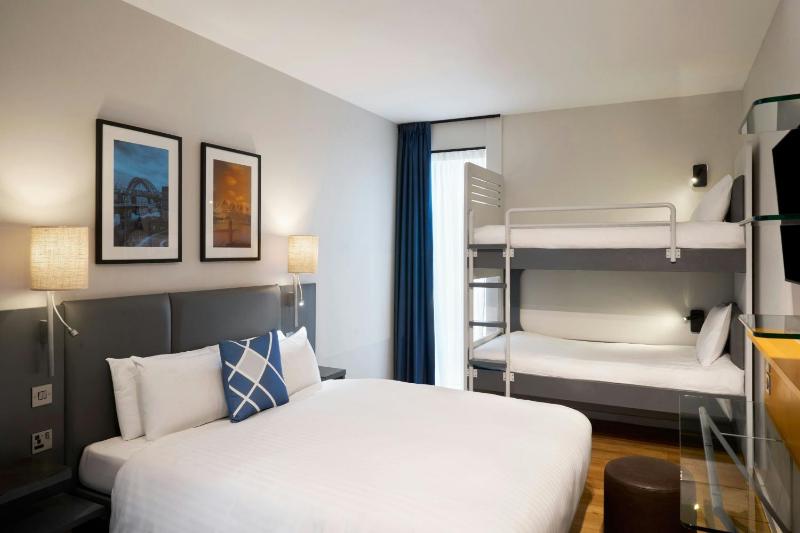Standard Double Room with Bunk Bed and City View image 1