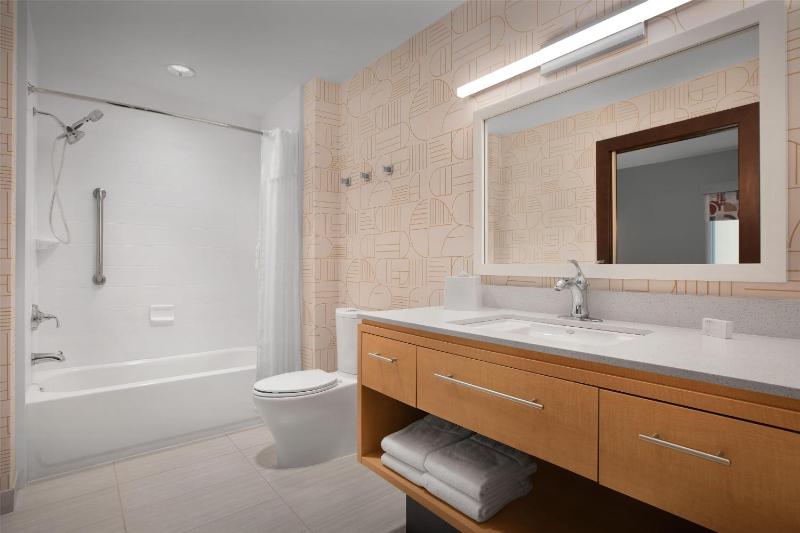 One-Bedroom King Suite - Non-Smoking image 3