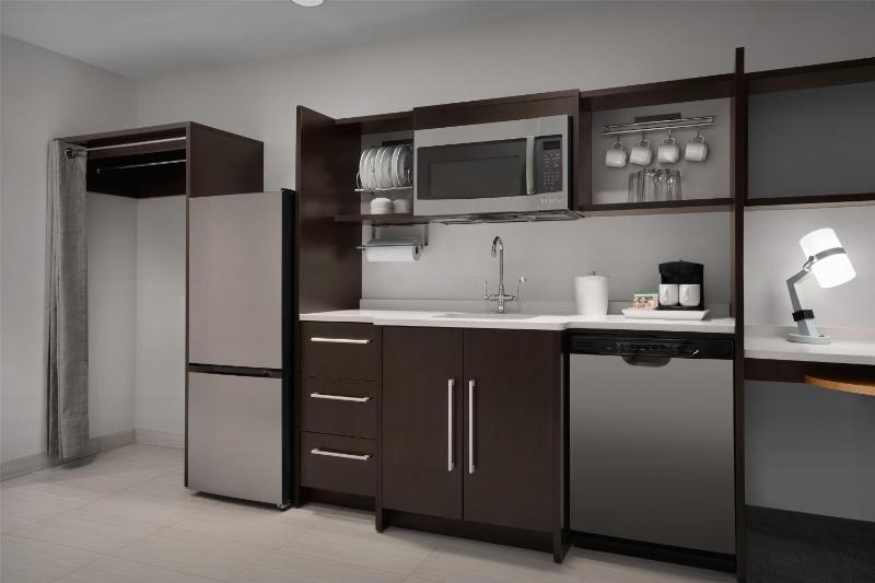 One-Bedroom King Suite - Non-Smoking image 4