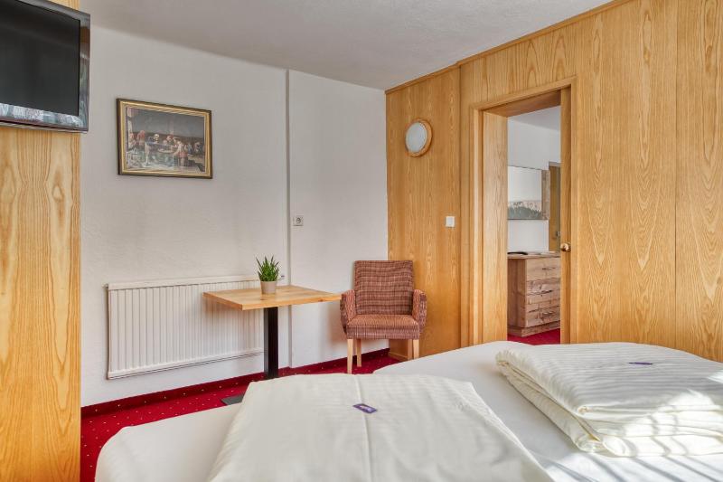 Family Room image 3