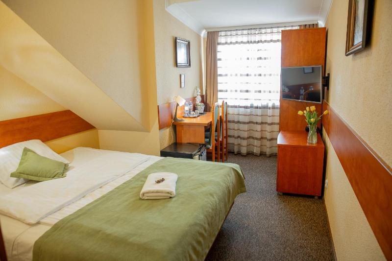 Double Room image 3
