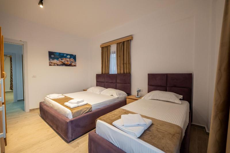 Double Room image 4