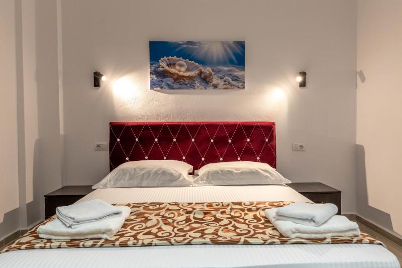 Double Room image 3