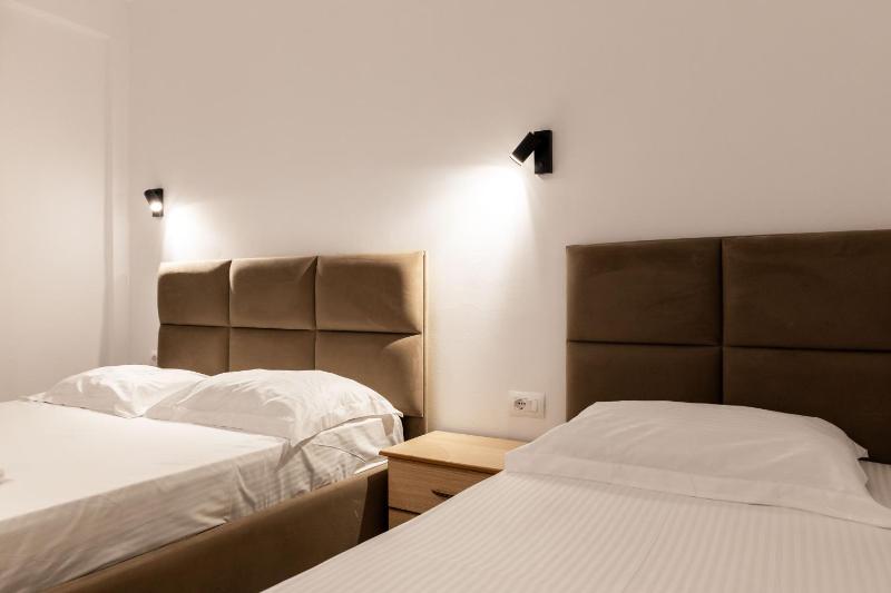 Deluxe Triple Room image 1