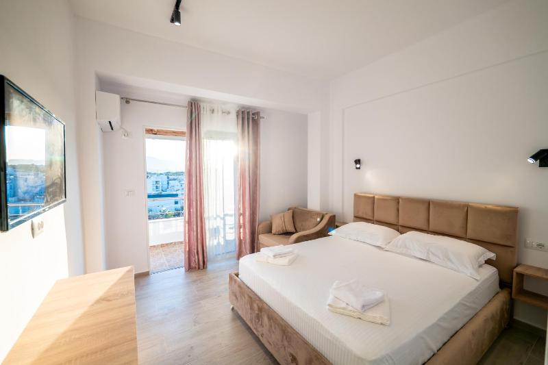 Superior Double Room image 3