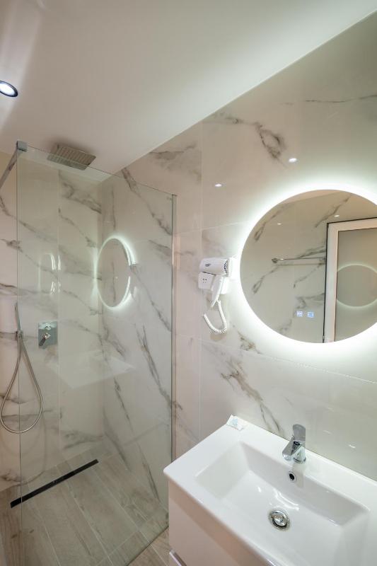 Superior Double Room image 2