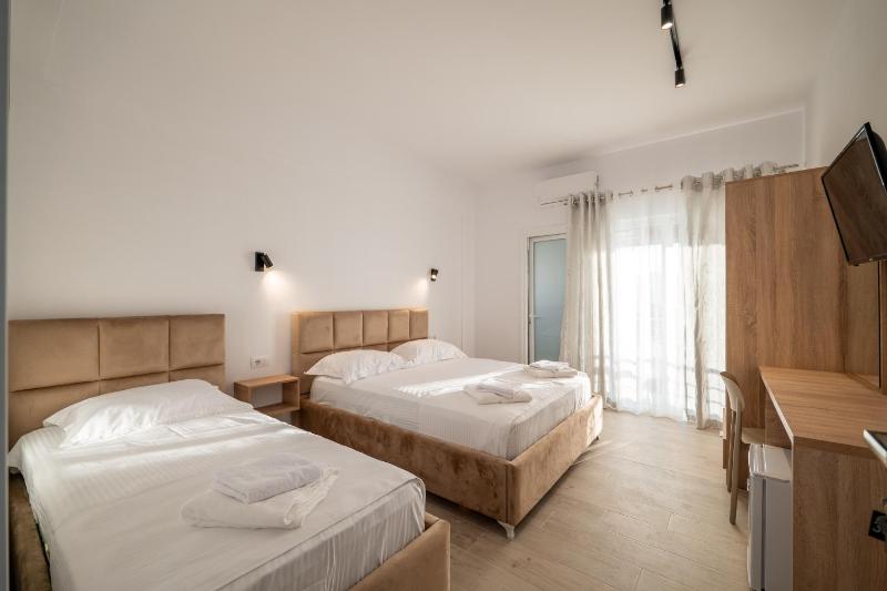Deluxe Triple Room image 2