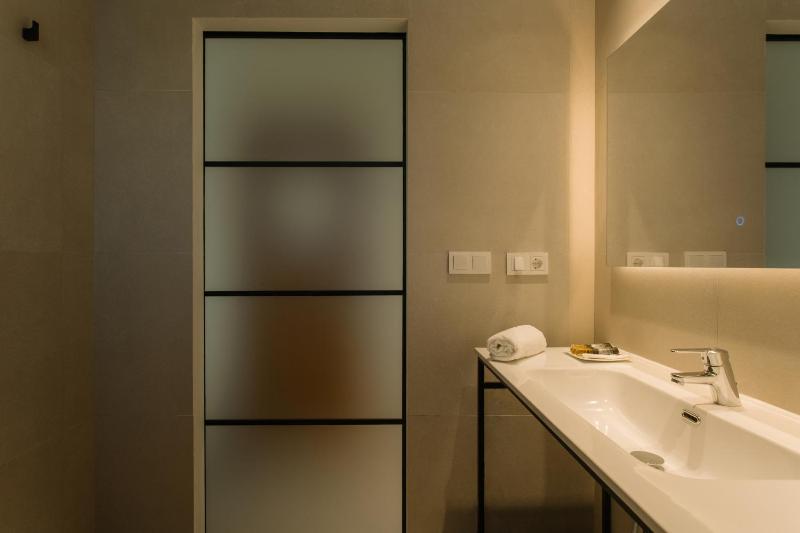 Superior Triple Room image 4