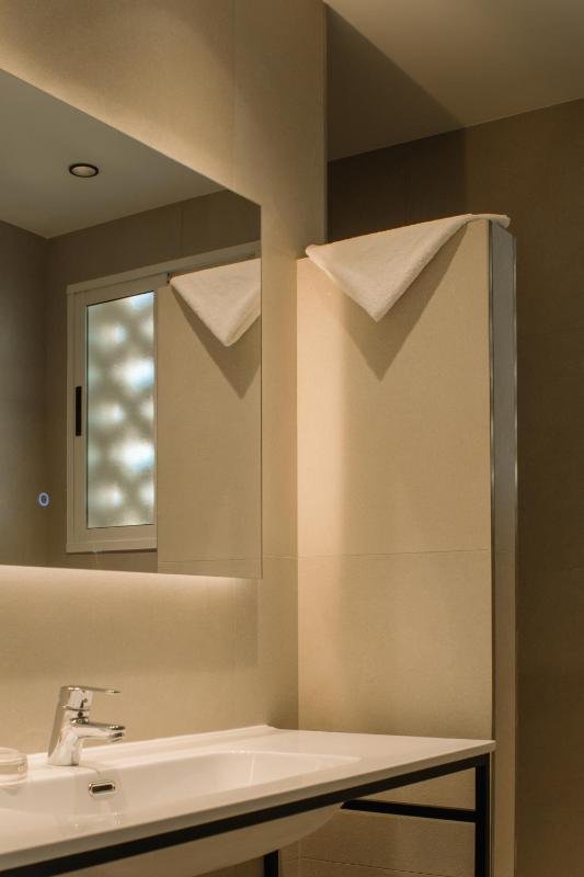 Superior Double Room image 4