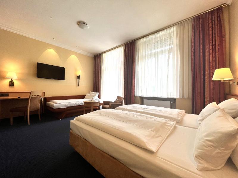 Classic Triple Room image 4