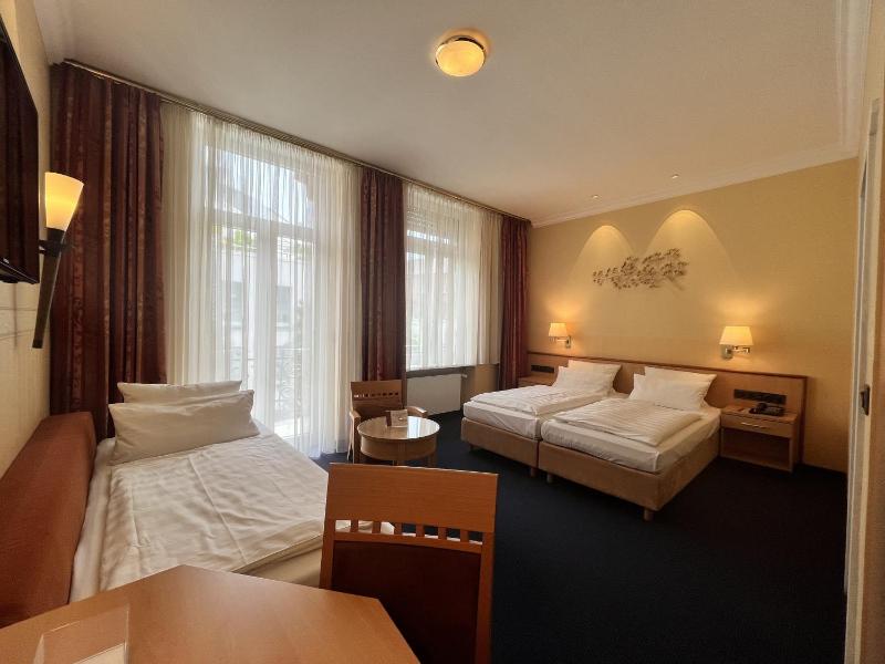 Classic Triple Room image 1