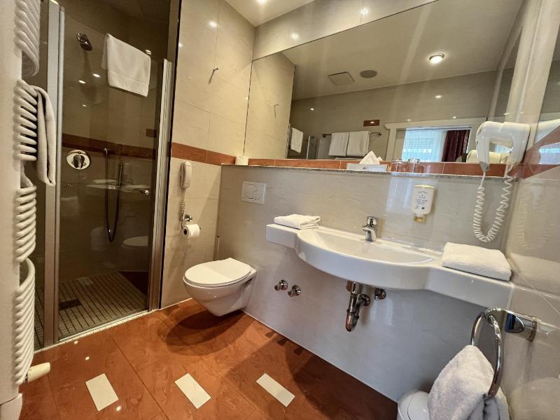 Classic Triple Room image 3