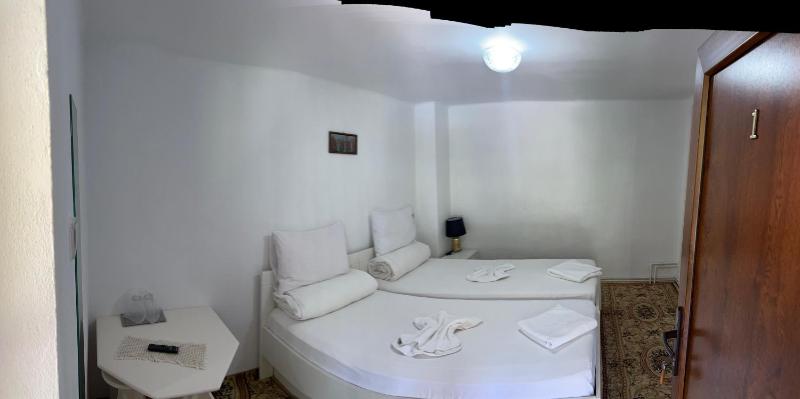 Deluxe Queen Room with Two Queen Beds image 3