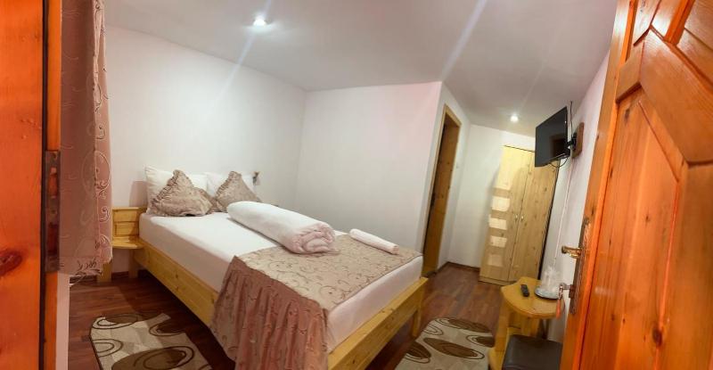 Double Room image 4