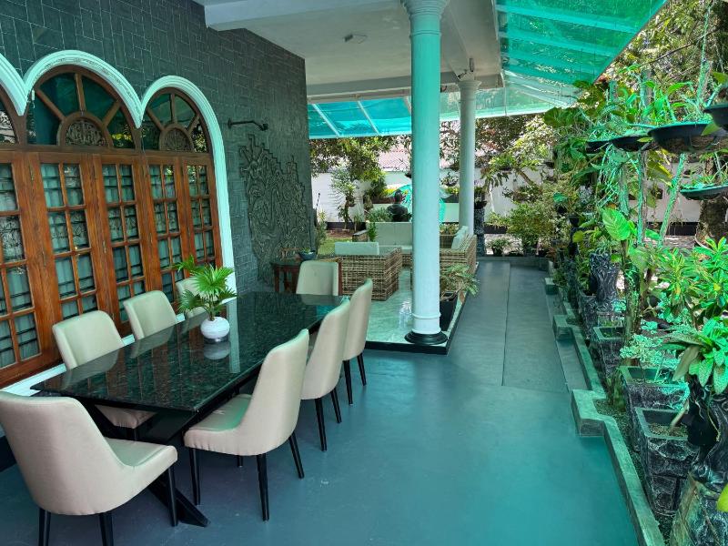 Avon Villa - image 34