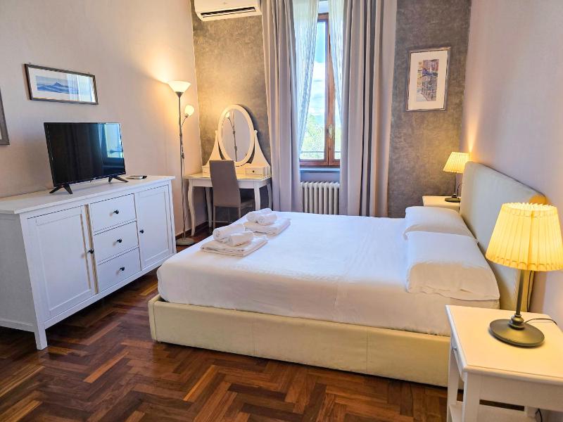 Deluxe Double Room image 1