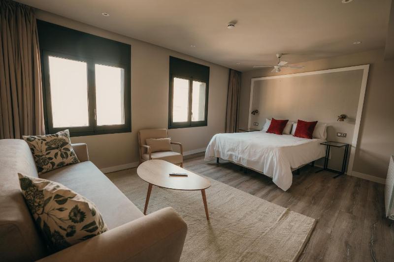 Superior Triple Room image 1