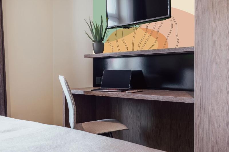 Standard Queen Room image 2