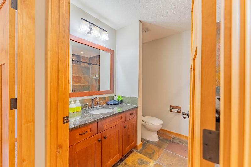 Stunning 2bd hot tub walking distance to downtown - image 23