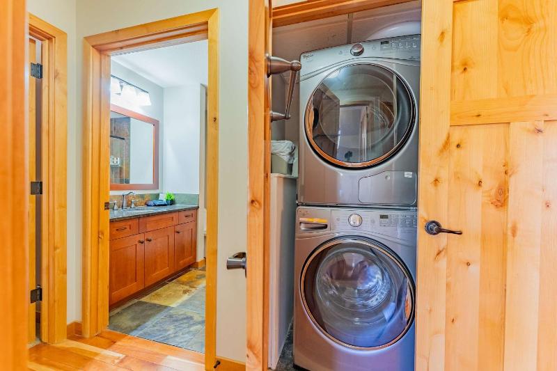 Stunning 2bd hot tub walking distance to downtown - image 20