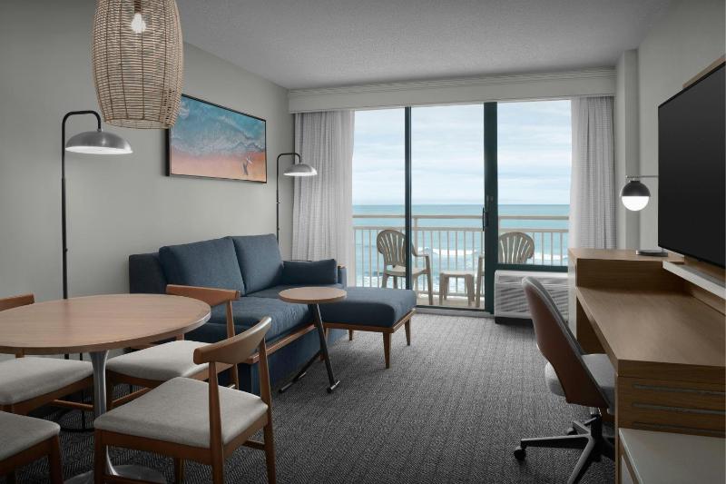 One-Bedroom Suite, 2 Double, Sofa bed, Oceanfront, Corner room image 1