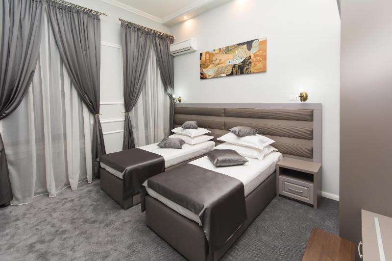 Deluxe Double or Twin Room Lux image 2