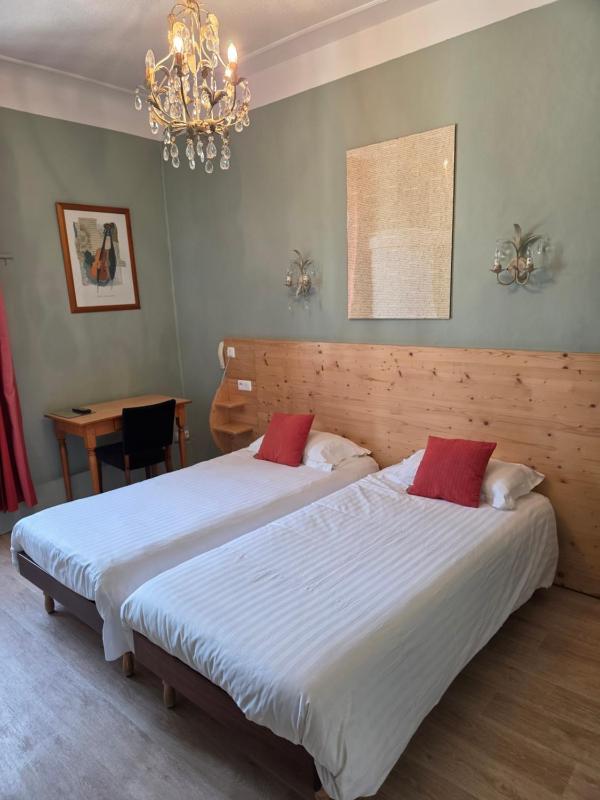 Twin Room image 1