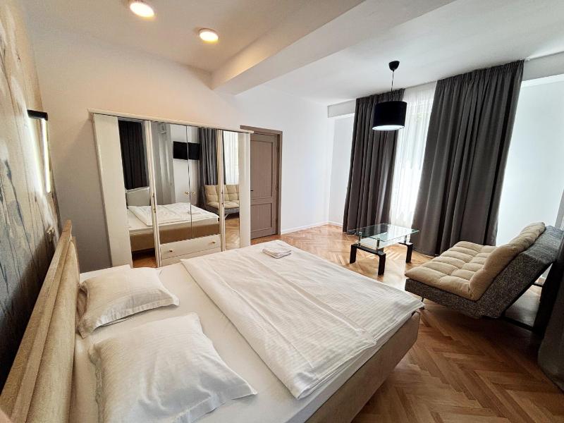 Family Suite with Balcony image 4