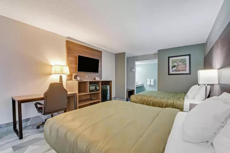 Quadruple Room - Non Smoking image 2