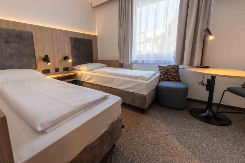 Standard Double Room with separate beds image 2