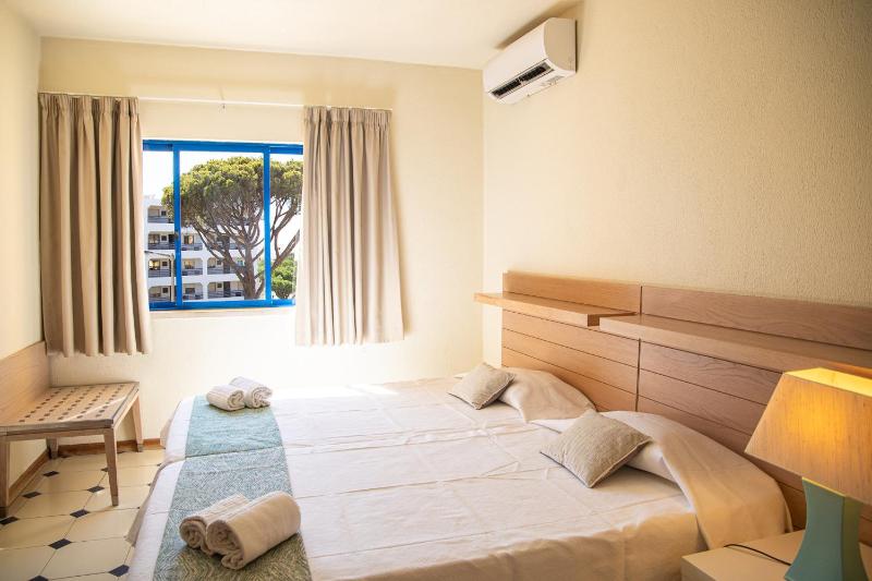 Apartment with Pool View  image 2