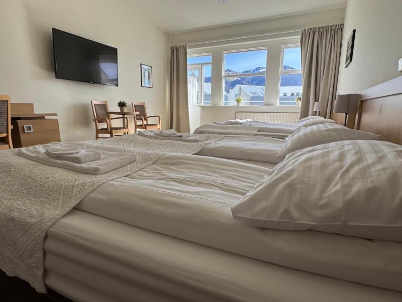Quadruple Room with Bathroom image 4