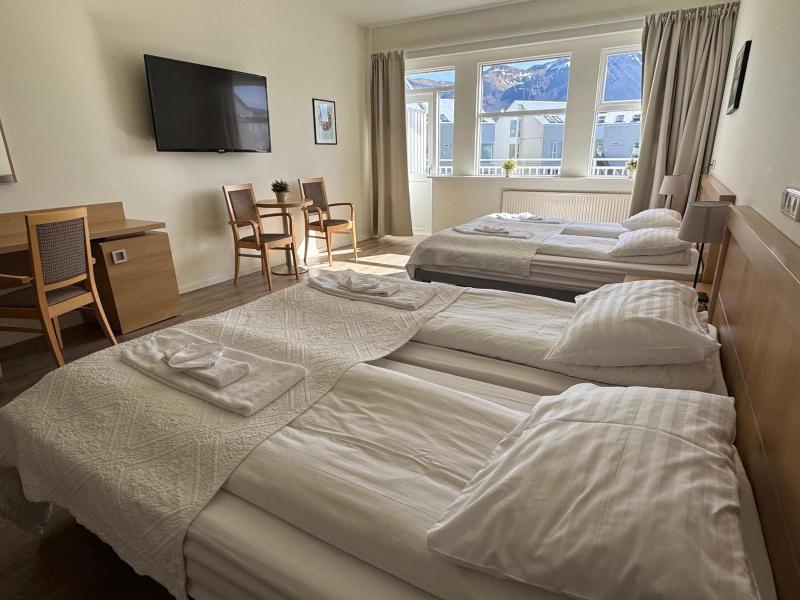 Quadruple Room with Bathroom image 3