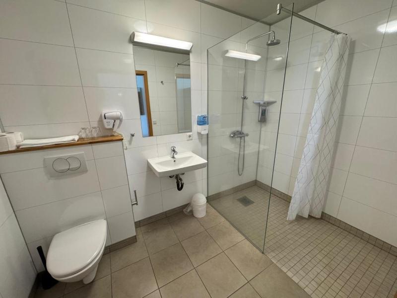 Quadruple Room with Bathroom image 2