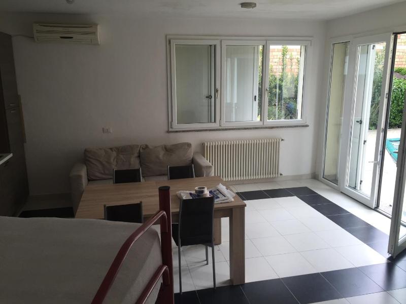One-Bedroom Apartment with Pool View image 3