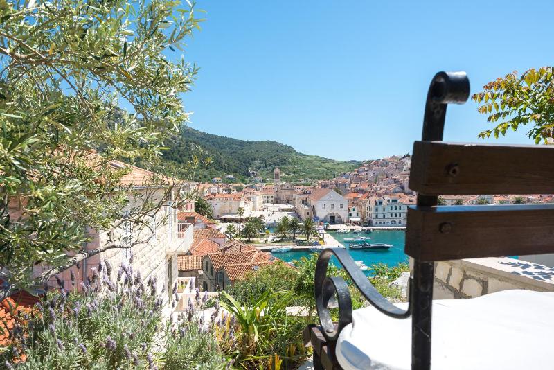 Studio (2 Adults) image 1