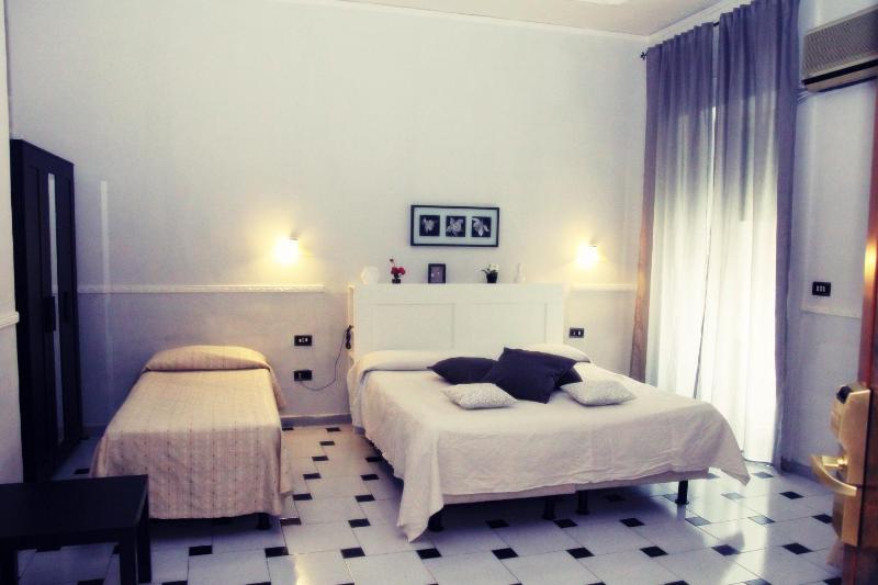 Single Room image 3
