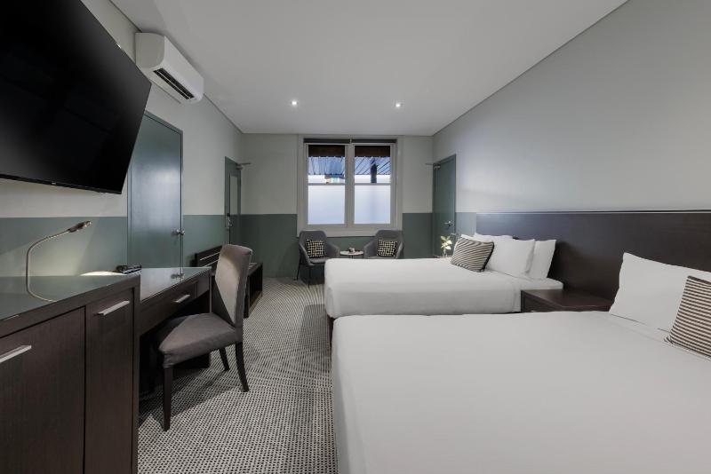 Superior Twin Room image 4