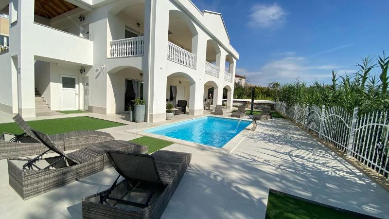 Apartments with swimming pool Pag - 24360 - image 8