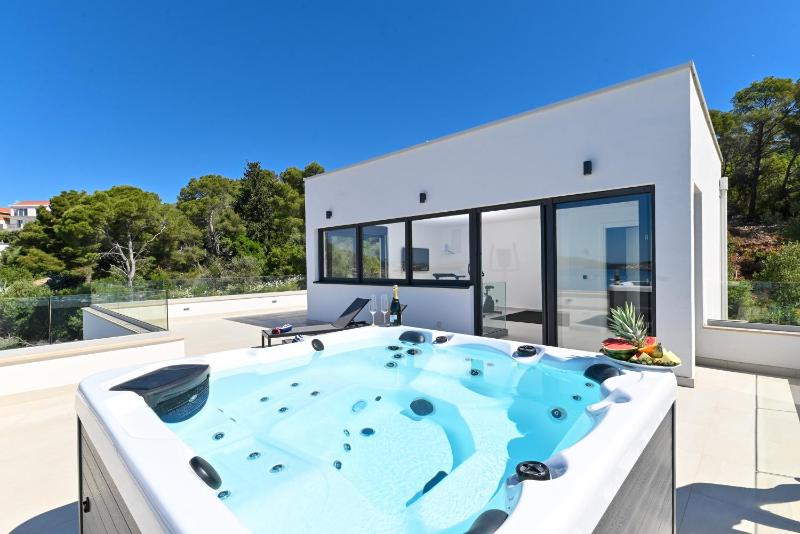 Villa Oasis - Five Bedroom Villa with Private Pool - image 20