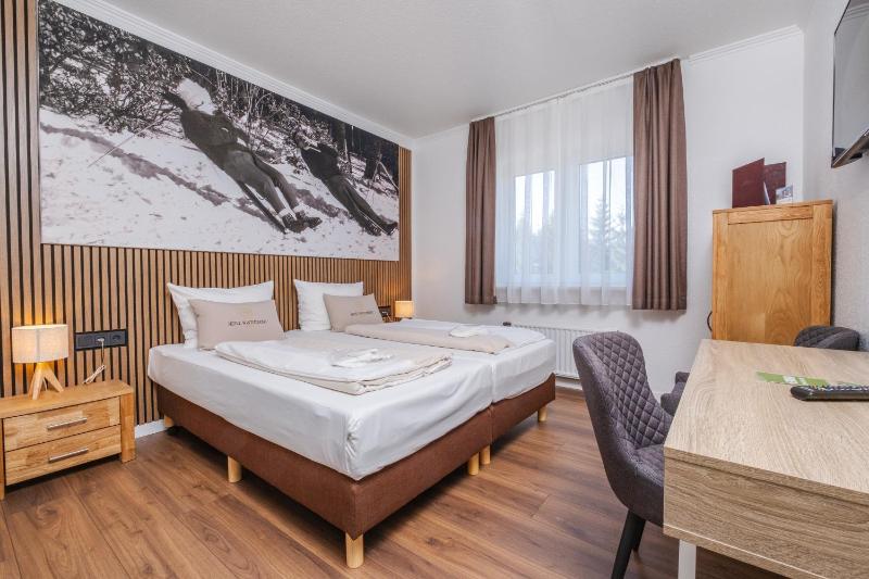 Double Room image 3