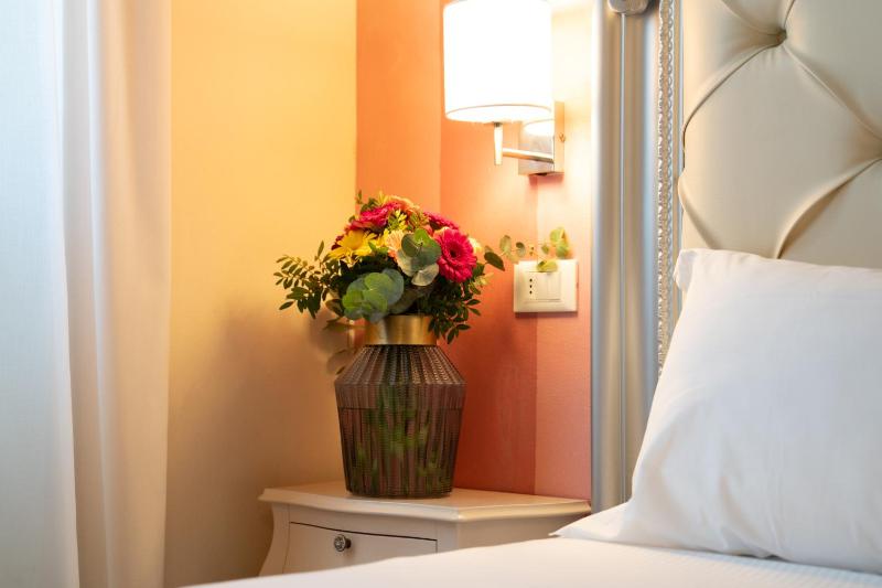 Classic Double Room image 4